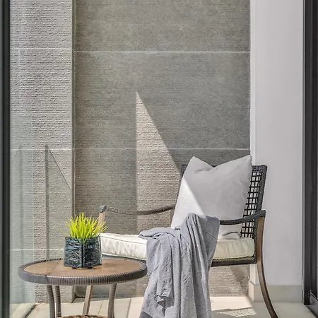 La Viu - Luxury Beachfront Apartment *